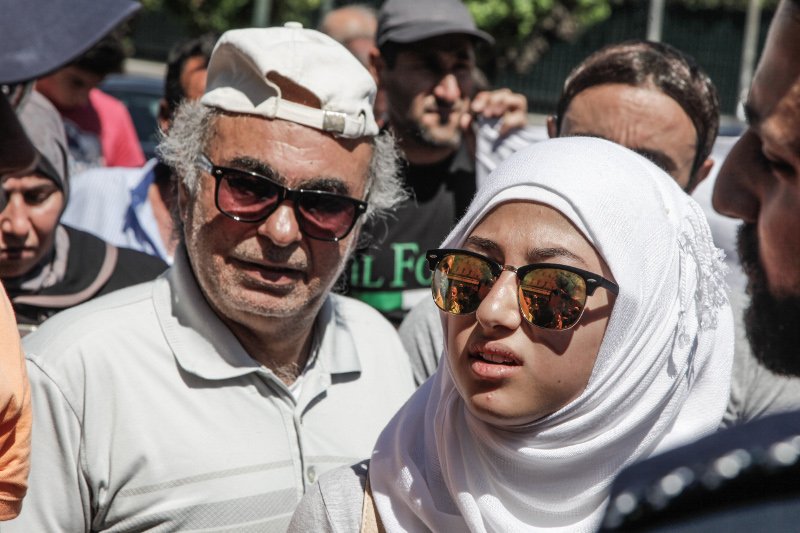 Πρόσφυγες από τη Συρία στη γερμανική πρεσβεία -Ζητούν να επανενωθούν με τις οικογένειές τους [εικόνες & βίντεο] | iefimerida.gr 2