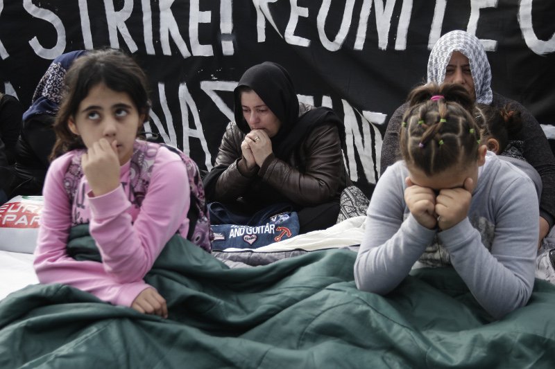 Πρόσφυγες  κατασκήνωσαν στο Σύνταγμα, κάνουν απεργία πείνας [εικόνες] | iefimerida.gr 2