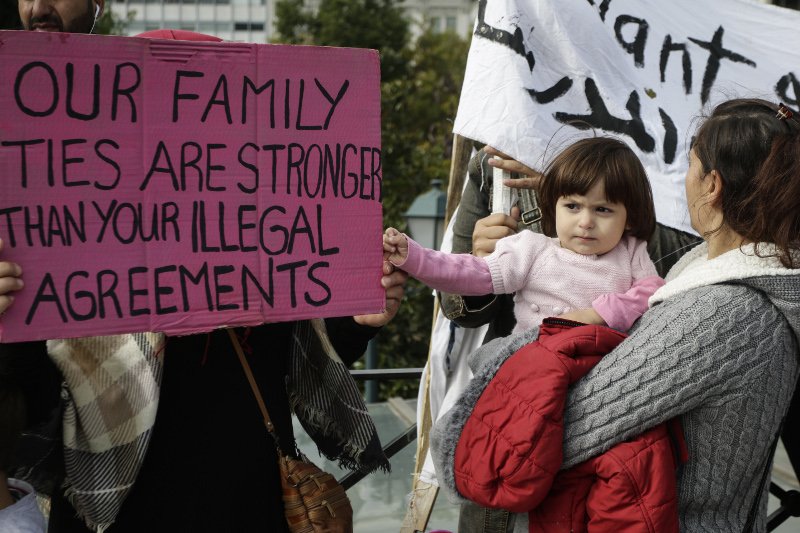 Πρόσφυγες  κατασκήνωσαν στο Σύνταγμα, κάνουν απεργία πείνας [εικόνες] | iefimerida.gr 4