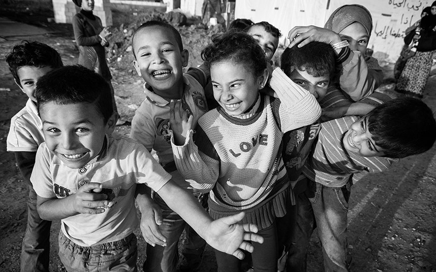 Τα χαμόγελα της εξορίας: Οι πρόσφυγες δεν χάνουν το κουράγιο τους μέσα στο δράμα [εικόνες] | iefimerida.gr 12