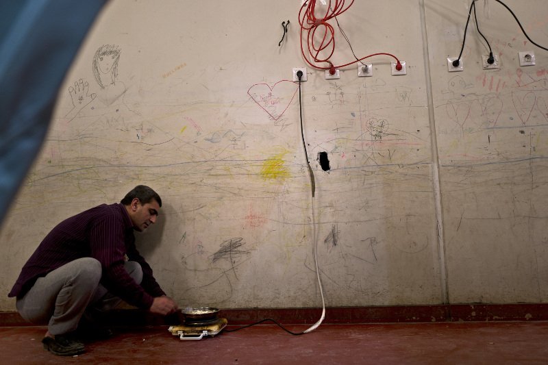 AP: Εξαντλημένοι οι πρόσφυγες στην Ελλάδα -Προσπαθούν να μην τρελαθούν από την αναμονή [εικόνες] | iefimerida.gr 5