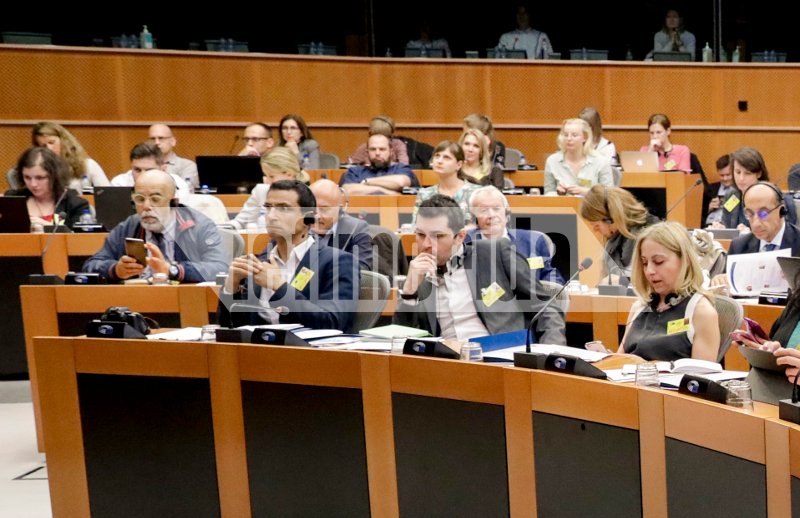 Αποστολή στις Βρυξέλλες: Τι θα γίνει με τις χώρες που δεν δέχονται πρόσφυγες [εικόνες] | iefimerida.gr 5