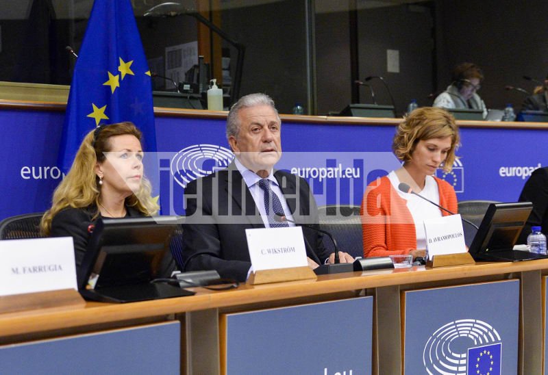 Αποστολή στις Βρυξέλλες: Τι θα γίνει με τις χώρες που δεν δέχονται πρόσφυγες [εικόνες] | iefimerida.gr 1