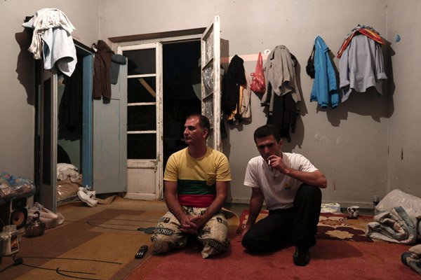 Το οδοιπορικό του Reuters στις προσφυγικές πολυκατοικίες της Αλεξάνδρας -Πλέον φιλοξενούν τα θύματα της κρίσης [εικόνες] | iefimerida.gr 2