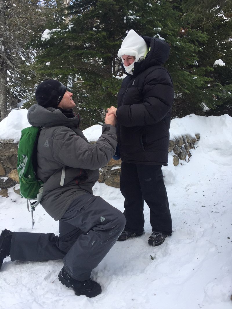 Πρόταση γάμου στους -37 βαθμούς Κελσίου -Πάνω σε βουνό [εικόνες] | iefimerida.gr 1