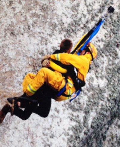 Πήγαινε για την ωραιότερη πρόταση γάμου, αλλά... κατέληξε να τον απεγκλωβίζει ελικόπτερο [βίντεο] | iefimerida.gr 0