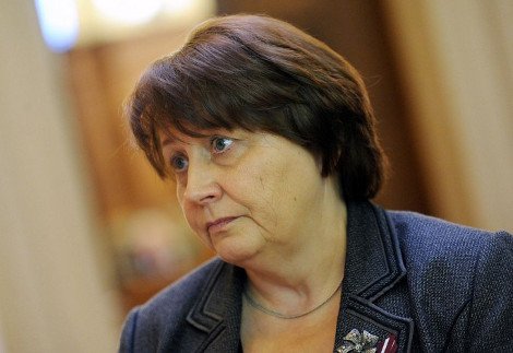 Η «θεία» πρωθυπουργός της Λετονίας και η ομοιότητά της με την Μέρκελ -Είναι σαν δίδυμες [εικόνες] | iefimerida.gr 3