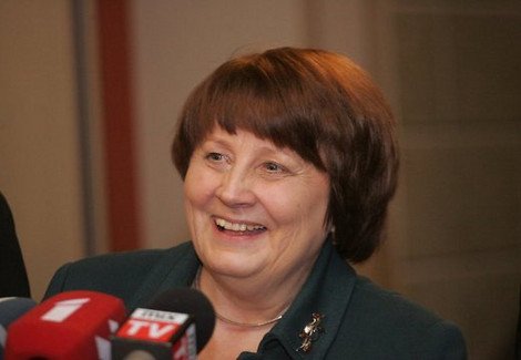 Η «θεία» πρωθυπουργός της Λετονίας και η ομοιότητά της με την Μέρκελ -Είναι σαν δίδυμες [εικόνες] | iefimerida.gr 4