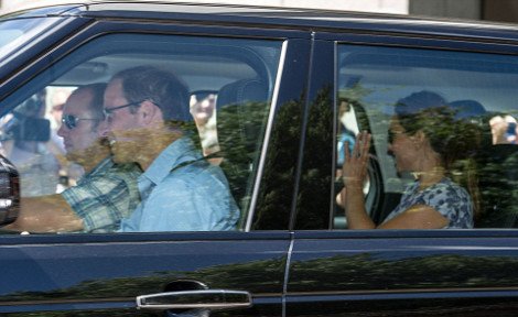 Η πρώτη βόλτα του βασιλικού μωρού - Ποιος ο προορισμός της οικογένειας Γουίλιαμ-Κέιτ [εικόνες] | iefimerida.gr 1