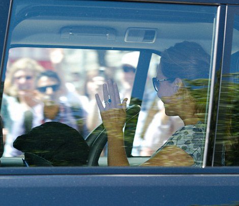 Η πρώτη βόλτα του βασιλικού μωρού - Ποιος ο προορισμός της οικογένειας Γουίλιαμ-Κέιτ [εικόνες] | iefimerida.gr 3