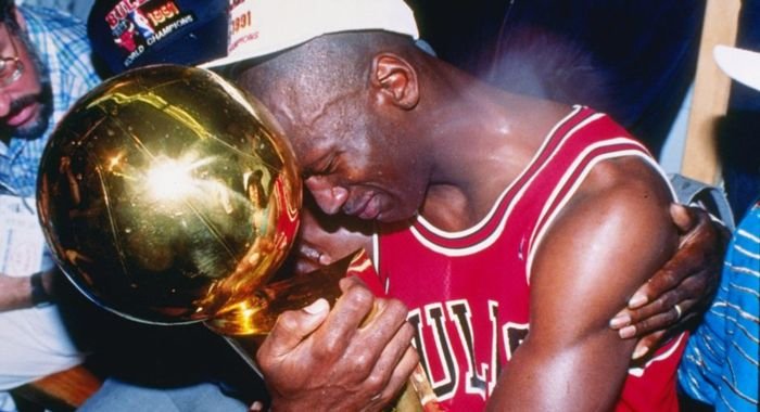 Ο Μάικλ Τζόρνταν γίνεται 52 ετών - Οι κορυφαίες στιγμές του ανθρώπου που άλλαξε το παγκόσμιο μπάσκετ [εικόνες & βίντεο] | iefimerida.gr 2