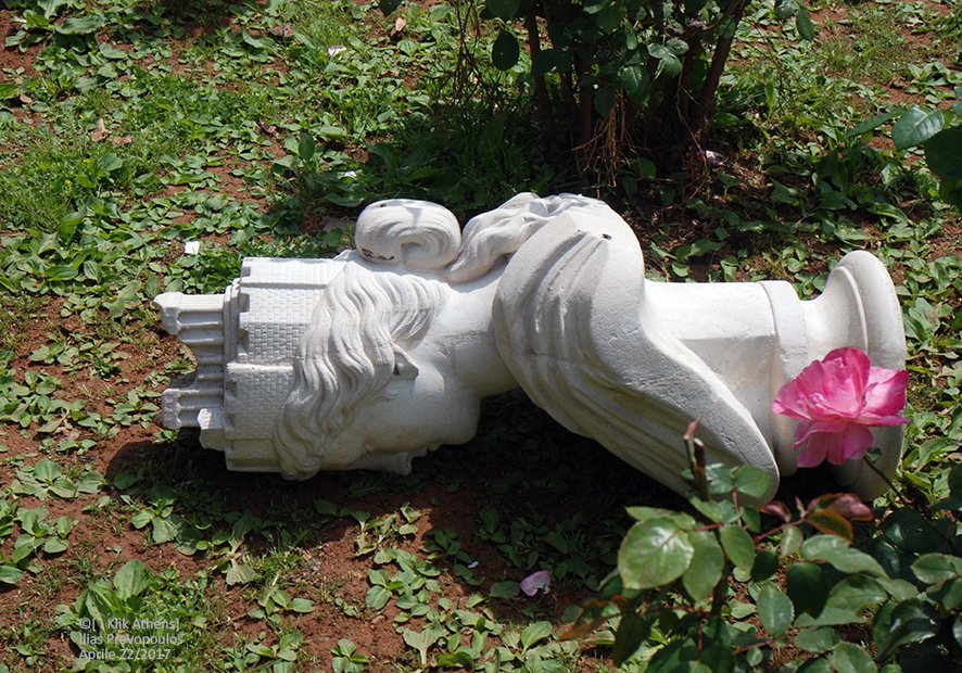 Βανδάλισαν την προτομή της Πολιούχου Αθηνάς [εικόνες] | iefimerida.gr 1