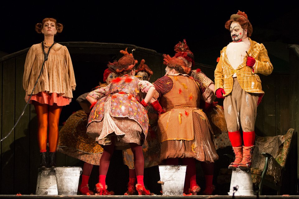 Oι πρώτες φωτογραφίες από την νέα παραγωγή της Λυρικής είναι απλά μαγικές: Πονηρή Αλεπουδίτσα | iefimerida.gr 4