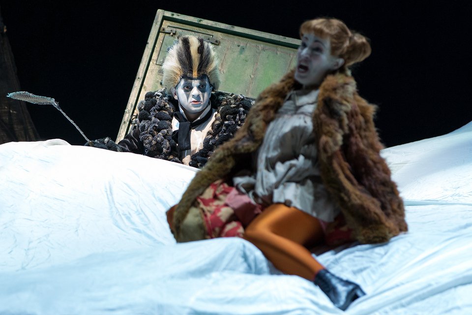 Oι πρώτες φωτογραφίες από την νέα παραγωγή της Λυρικής είναι απλά μαγικές: Πονηρή Αλεπουδίτσα | iefimerida.gr 2