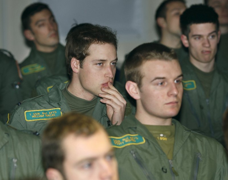 Τελευταία ημέρα που δουλεύει στη ζωή του ο πρίγκιπας Γουίλιαμ [εικόνες] | iefimerida.gr 3