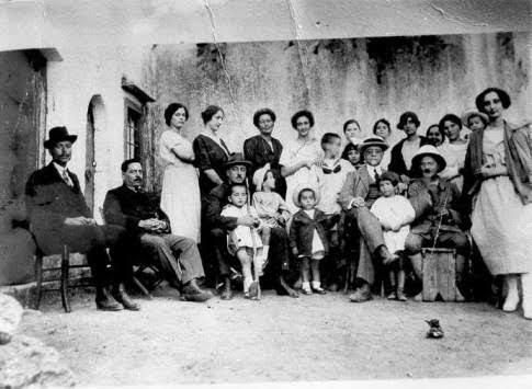 H πρώτη φωτογραφία του Κ. Μητσοτάκη -Το 1922 σε ηλικία 4 ετών, στην αγκαλιά του πατέρα του [εικόνα] | iefimerida.gr 0