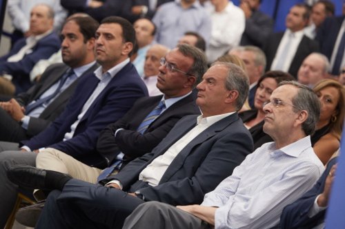 Τα παρασκήνια της Π.Ε. της ΝΔ -Τα «πηγαδάκια» και το τετ α τετ Μητσοτάκη με Καραμανλή και Σαμαρά [εικόνες] | iefimerida.gr 0