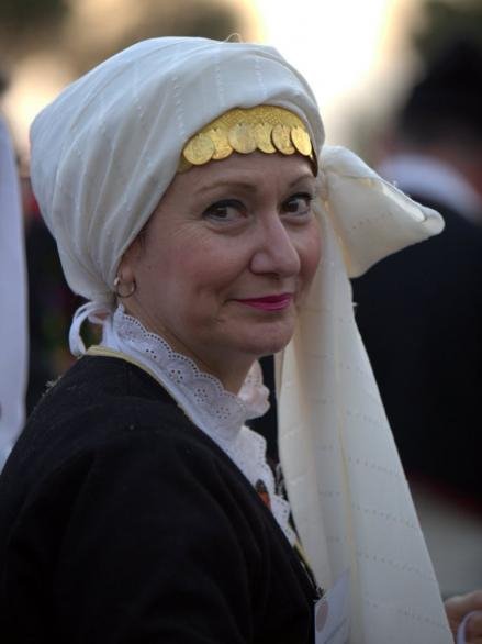 Οι Πατρινοί γιόρτασαν χτες την Πρωτομαγιά- Γέμισε η πόλη με λουλούδια και 700 χορευτές [εικόνες] | iefimerida.gr 5