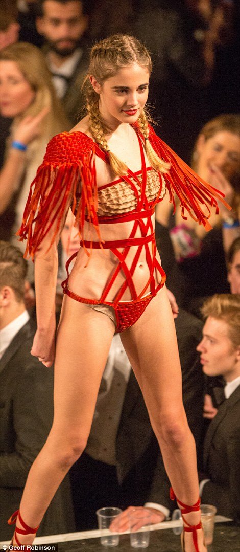 Οι πιο σέξι φοιτήτριες είναι στο Κέμπριτζ -Κάνουν τα μοντέλα και προκαλούν [εικόνες] | iefimerida.gr 0