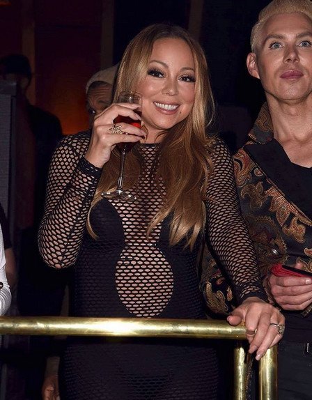 H Mariah Carrey στη χειρότερη εμφάνισή της -Φόρεσε ένα μαύρο δίχτυ για φόρεμα [εικόνες] | iefimerida.gr 0
