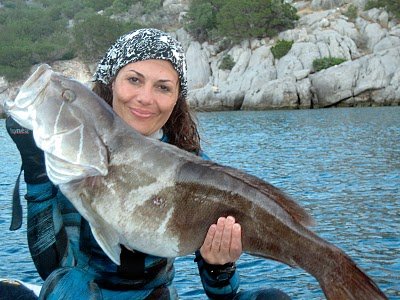 Η πολεμική ανταποκρίτρια που άφησε τα δελτία ειδήσεων και ψαρεύει... ροφούς-Η Ευτυχία Πενταράκη βρήκε την ευτυχία στο βυθό [εικόνες]  | iefimerida.gr 4