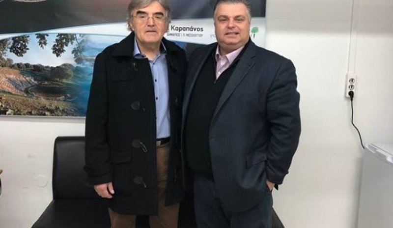Ο κ. Ψεύτης (αριστερά) με τον δήμαρχο Μεσολογγίου Νίκο Καραπάνο / Φωτογραφία: agriniopress.gr