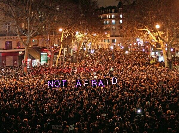 Τα ψέματα που κυκλοφόρησαν στα social media μετά το μακελειό -Τα φώτα στον πύργο του Αιφελ και άλλα [εικόνες] | iefimerida.gr 0