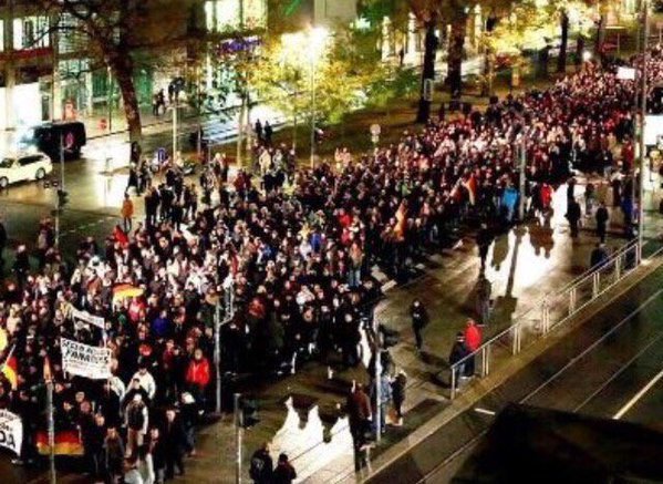 Τα ψέματα που κυκλοφόρησαν στα social media μετά το μακελειό -Τα φώτα στον πύργο του Αιφελ και άλλα [εικόνες] | iefimerida.gr 5