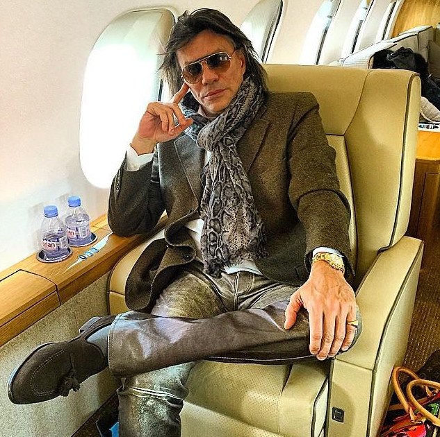 O Ηλίας Ψινάκης σε λίαρ τζετ, υπέρκομψος, φεύγει για Ελβετία [εικόνα] | iefimerida.gr 0