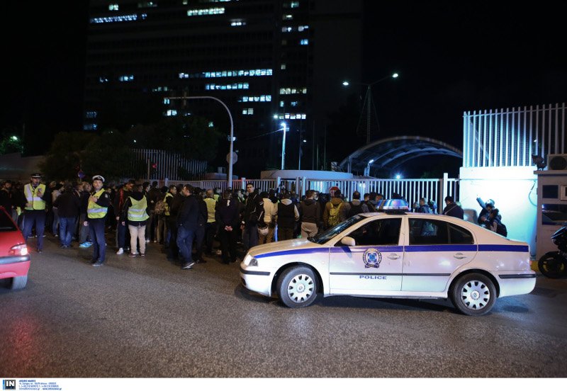 Διαμαρτυρία ένστολων μετά την ένοπλη επίθεση στα γραφεία του ΠΑΣΟΚ -Παρών και ο Αδωνις [εικόνες] | iefimerida.gr 1