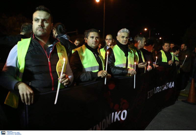 Διαμαρτυρία ένστολων μετά την ένοπλη επίθεση στα γραφεία του ΠΑΣΟΚ -Παρών και ο Αδωνις [εικόνες] | iefimerida.gr 2