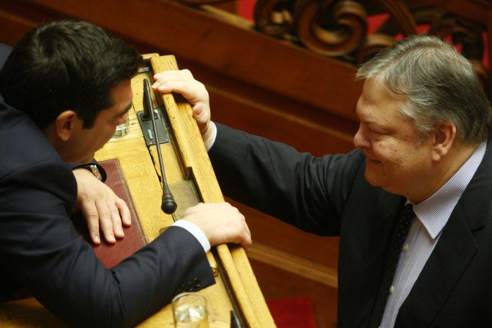 Το backstage της ψηφοφορίας για τη Ζωή: Ο φανερά αδυνατισμένος Καραμανλής, το ροζ iPad της Ραχήλ, η συγκίνηση [εικόνες] | iefimerida.gr 14