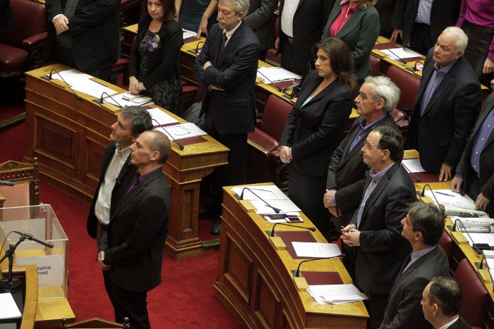 Το backstage της ψηφοφορίας για τη Ζωή: Ο φανερά αδυνατισμένος Καραμανλής, το ροζ iPad της Ραχήλ, η συγκίνηση [εικόνες] | iefimerida.gr 18