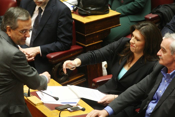 Το backstage της ψηφοφορίας για τη Ζωή: Ο φανερά αδυνατισμένος Καραμανλής, το ροζ iPad της Ραχήλ, η συγκίνηση [εικόνες] | iefimerida.gr 5