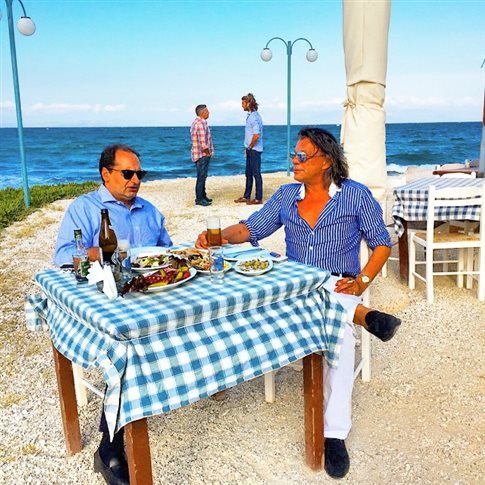 Το κέρασμα Ψινάκη σε υπουργό της κυβέρνησης Τσίπρα [εικόνα] | iefimerida.gr 0