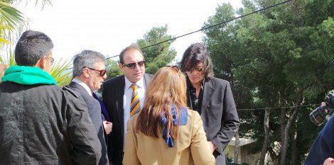 Κάτοικοι του Μαραθώνα έκαναν «ντου» στο σπίτι του Ψινάκη -Του ζήτησαν να κατέβει για δήμαρχος [εικόνες] | iefimerida.gr 1