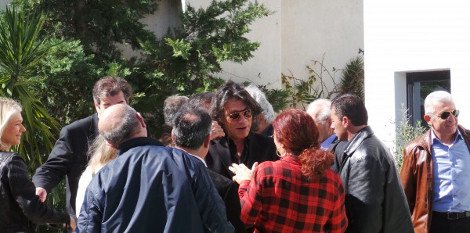 Κάτοικοι του Μαραθώνα έκαναν «ντου» στο σπίτι του Ψινάκη -Του ζήτησαν να κατέβει για δήμαρχος [εικόνες] | iefimerida.gr 5