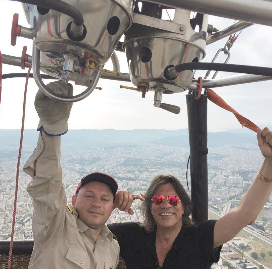 Ψινάκης: Μόλις γκρεμιστήκαμε (με το αερόστατο) σε ένα βουνό! [εικόνες] | iefimerida.gr 1