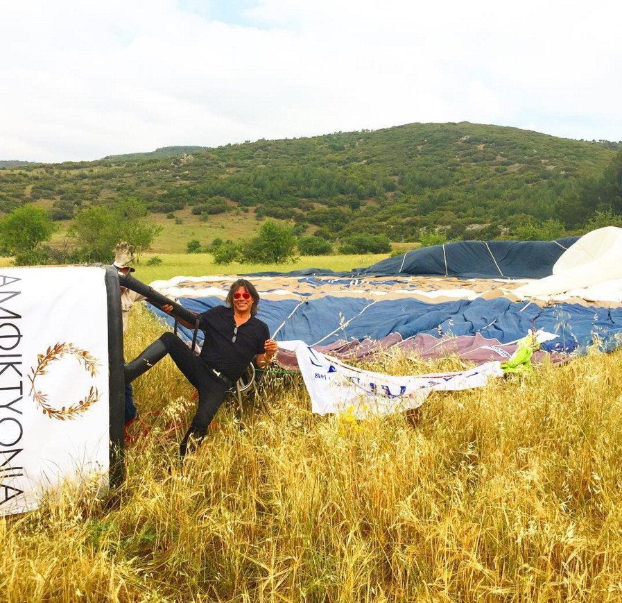 Ψινάκης: Μόλις γκρεμιστήκαμε (με το αερόστατο) σε ένα βουνό! [εικόνες] | iefimerida.gr 2