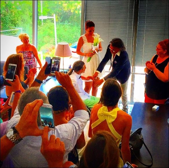 Ο γάμος που συγκίνησε τον Ηλία Ψινάκη -Πάντρεψε Παραολυμπιονίκη [εικόνα] | iefimerida.gr 0