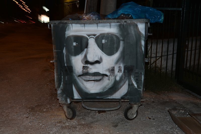 Εκαναν τον Ψινάκη γκράφιτι σε κάδο απορριμμάτων [εικόνες] | iefimerida.gr 1