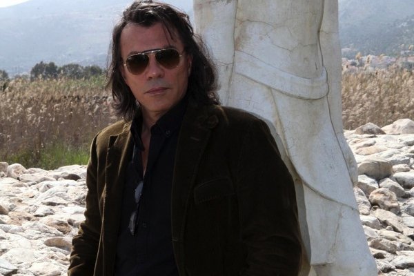 Ηλίας Ψινάκης, ο σταρ που βγήκε δήμαρχος Μαραθώνα ποζάροντας πάνω σε άλογο [εικόνες] | iefimerida.gr 13