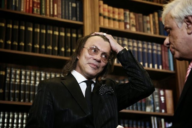 Ο Ψινάκης εφηύρε «Το παράσημο της Λεγεώνας του Μαραθώνα»! | iefimerida.gr 2