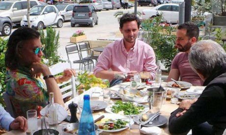 Ηλίας Ψινάκης, ο σταρ που βγήκε δήμαρχος Μαραθώνα ποζάροντας πάνω σε άλογο [εικόνες] | iefimerida.gr 9