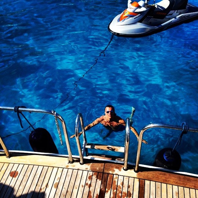 O Hλίας Ψινάκης βγήκε δήμαρχος και τώρα οργώνει τα νησιά με το κότερο [εικόνες] | iefimerida.gr 0