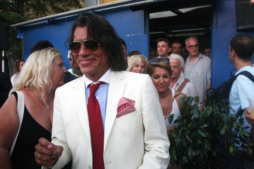 Ο Ηλίας Ψινάκης «γουστάρει τρελά Δούρου» [εικόνες] | iefimerida.gr 1