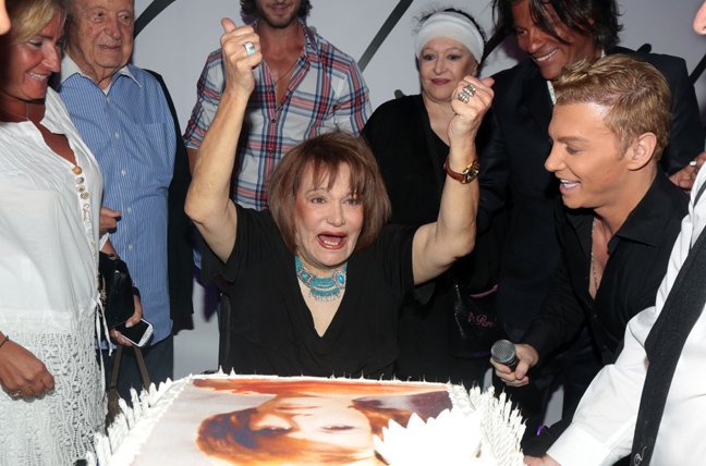 Ηλίας Ψινάκης, ο σταρ που βγήκε δήμαρχος Μαραθώνα ποζάροντας πάνω σε άλογο [εικόνες] | iefimerida.gr 6