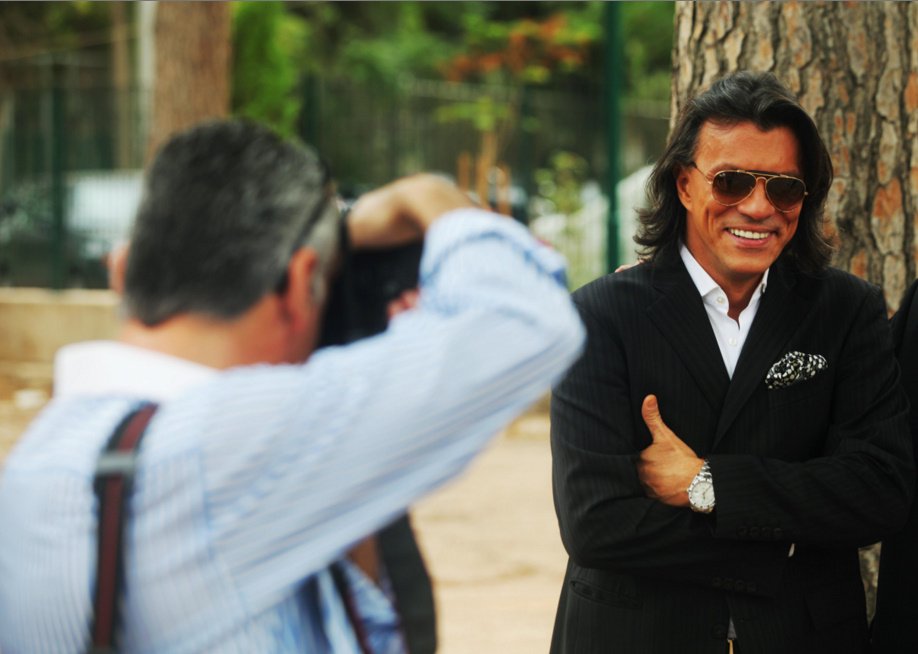 Ηλίας Ψινάκης, ο σταρ που βγήκε δήμαρχος Μαραθώνα ποζάροντας πάνω σε άλογο [εικόνες] | iefimerida.gr 8