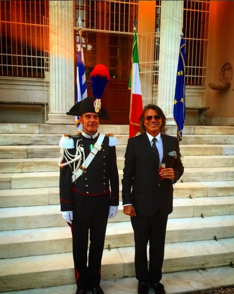 Κατέρρευσε ο Ηλίας Ψινάκης -Μετά από ταξίδι στην Κίνα [εικόνα] | iefimerida.gr 0