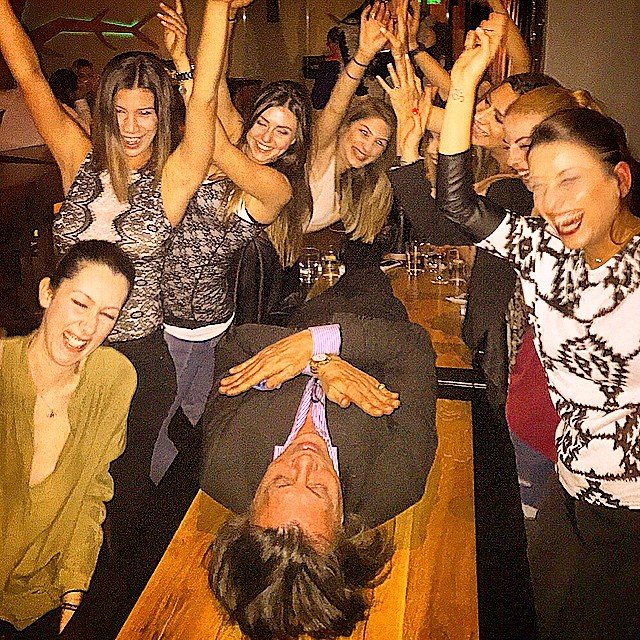 Ο Ηλίας Ψινάκης παριστάνει τον νεκρό [εικόνα] | iefimerida.gr 0